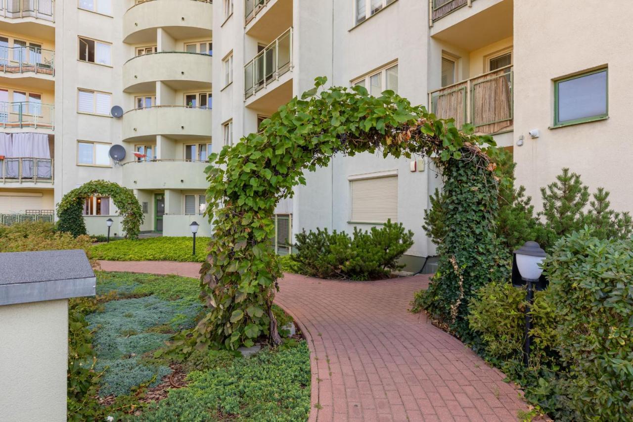 Metro Wilanowska Apartment With Parking By Noclegi Renters Varsóvia Exterior foto